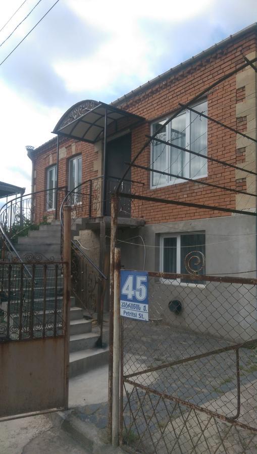 Doors Hotel Kutaisi Exterior foto